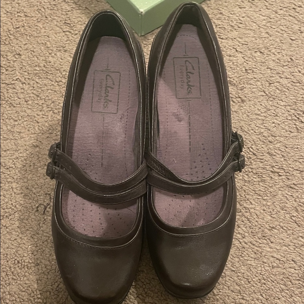 Clarks Size 7 Women's Dark Brown Loafers